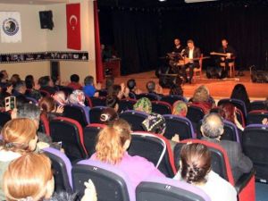 Özden Irmak’tan Türk Halk Müziği konseri