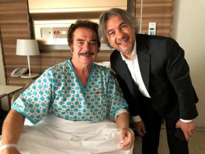 Anjiyo olan Orhan Gencebay’dan ilk fotoğraf