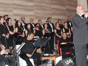 Alaşehir Belediyesi TSM Korosu’ndan müzik ziyafeti