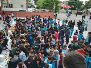 Yeni okula destek olmak için kermes düzenlediler