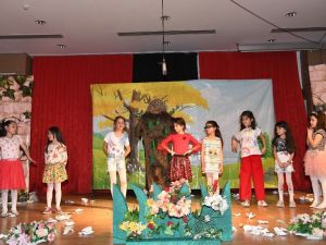 Çiğli’de 23 Nisan şenliği tiyatro ile devam etti