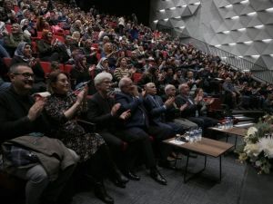 Büyükşehir Çocuk Korosu büyüklere taş çıkarttı