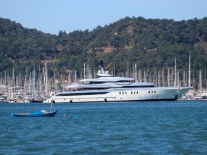 ’Tango’ isimli yat Fethiye’den 160 bin litre yakıt aldı