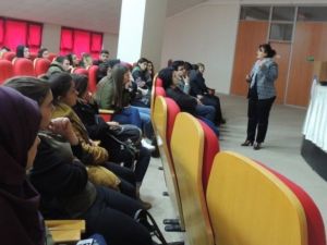 Tavşanlı MYO’da ‘Ağız ve Diş Sağlığında Bilinmesi Gerekenler’ konulu konferans