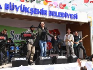 Murat Kekilli’den Suriyeli çocuklara konser