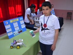 Çiftçi babaları zorluk çekmesin diye insansız tarım aracı yaptılar