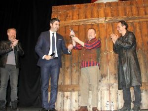 “Barut Fıçısı” adlı tiyatro oyunu, Kartal’da yoğun ilgi gördü