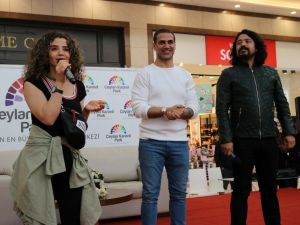 ‘O iş bende’ filmi oyuncuları Diyarbakır’da hayranlarıyla buluştu