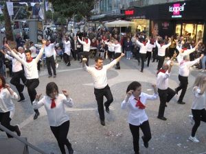 Mesir Festivali sokak gösterileriyle renkleniyor