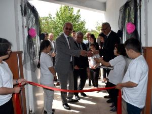 Efeler’de engelsiz sergi