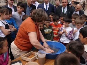 Öğrenciler kağıt üretti