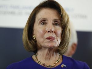 Pelosi, Trump’ın azil metnini Pazartesi Senato’ya sunacak