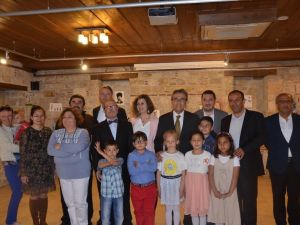 Kuşadası’nda taş boyama sergisi açıldı