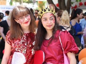 Kuşadası’nda çocuk şenliği