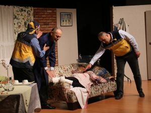 Kitap getiren herkese tiyatro bileti