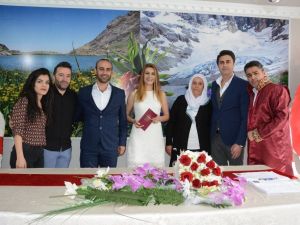 Reng-i Hakkari nikahta buluştu