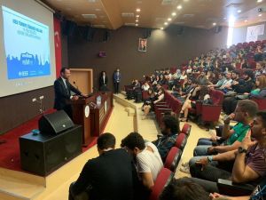 Aloğlu, mühendis adaylarıyla buluştu