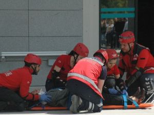 Sağlık çalışanlarından gerçeği aratmayan tatbikat