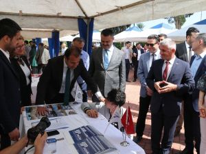 450 işsiz genç 60 fabrika yetkilisi ile yüz yüze görüştü