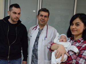 Asil bebek, 105 günlük yaşam savaşını kazandı, hayata ’merhaba’ dedi