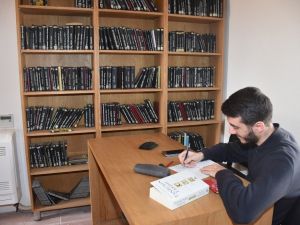 Tarihi yapı kitap kurtlarını ağırlıyor