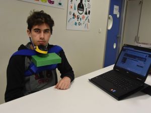 Amcası için çene ile çalışan mouse tasarladı