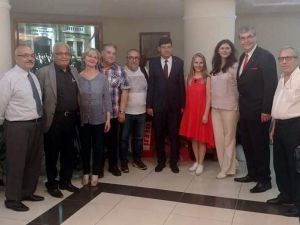 TRT sanatçısından Başkan Özcan’a mini konser