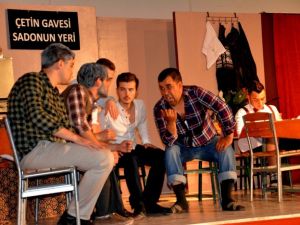 Sarıgöl MYO’dan tiyatro gösterimi