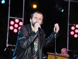 Bahar şenliği Kahraman Deniz’le devam etti