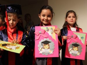 Miniklerden muhteşem yılsonu gösterisi