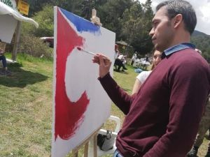 300 kişi Türk bayrağı yaptı