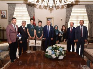 Manisalı öğrenciler robot yarışmasında Türkiye’yi temsil edecek