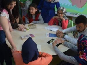 DPÜ Frigya Arkeoloji ve Sanat Topluluğundan ilkokula kütüphane