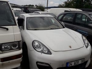 İcradan yarı fiyatına satılık Porsche