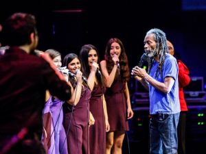 Bobby McFerrin, Gimme5 ve Chromas izleyenleri büyüledi