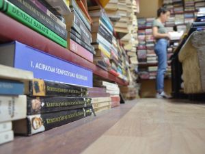 Bir zamanların Google’ı ansiklopediler şimdi tozlu raflarda