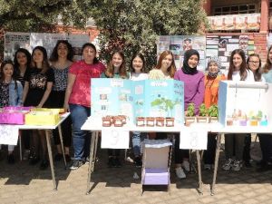 Fen Bilgisi Öğretmenliği öğrencilerinden bilim fuarı