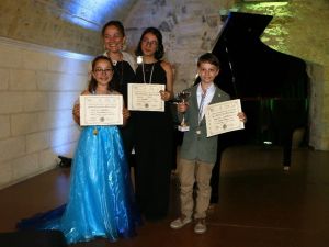 Küçük parmaklarıyla İtalya’dan birincilikle döndüler