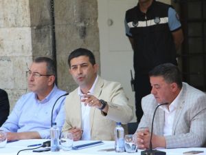 Belediye ve odalar çarşı esnafı ile bir araya geldi