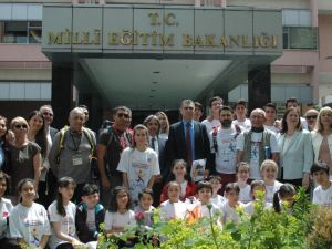 Bakan Selçuk: “Fiziksel aktiviteler, zihinsel işlemlerle birleşince, çocuklarımızın gelişimi çok işlevsel oluyor”