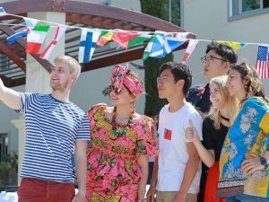 Farklı kültürlerin renkli buluşması