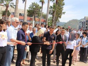 Liseli öğrenciler “Sanat Sokağı’nda” eserlerini tanıttı