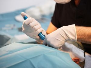 "Saç dökülmesi sorunu yaşayan kadınlar, çözüm arıyor"