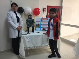 Geleceğin bilim insanları atıkları robotlara dönüştürdü