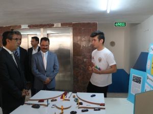 Kuşadası MTAL öğrencileri projelerini TÜBİTAK Bilim Fuarında sergilendi