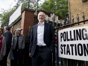 İngiltere ve Hollanda AP seçimleri için sandık başında