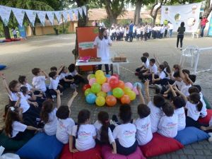 Binlerce çocuk, Okul Dışarıda Günü ile sınıflarını açık havaya taşıdı