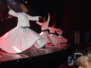 “Aşk Olsun” sema gösterisi eczacılardan tam not aldı