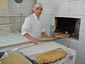 Üç asırlık tahinli pideye ilgi