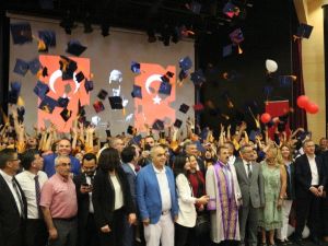 Marmaris Turizm Meslek Yüksekokulu’nda mezuniyet coşkusu